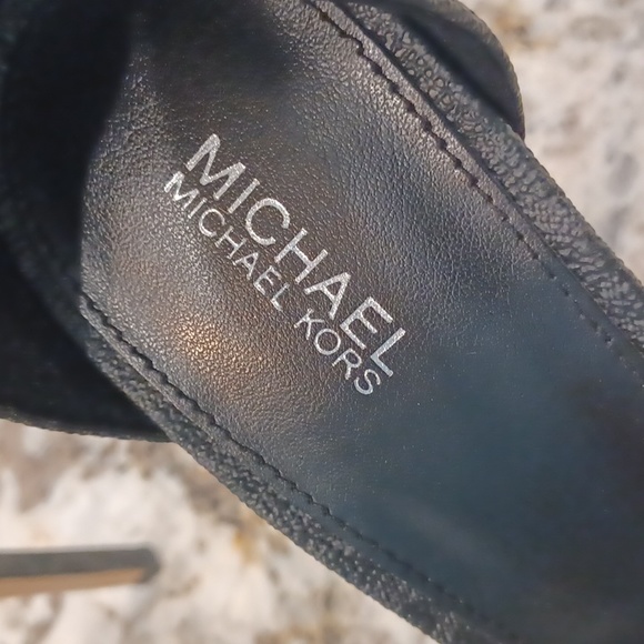 Michael Kors Women's Kelli Logo Print Charm Detail Sandals SZ 10 New - Picture 10 of 16